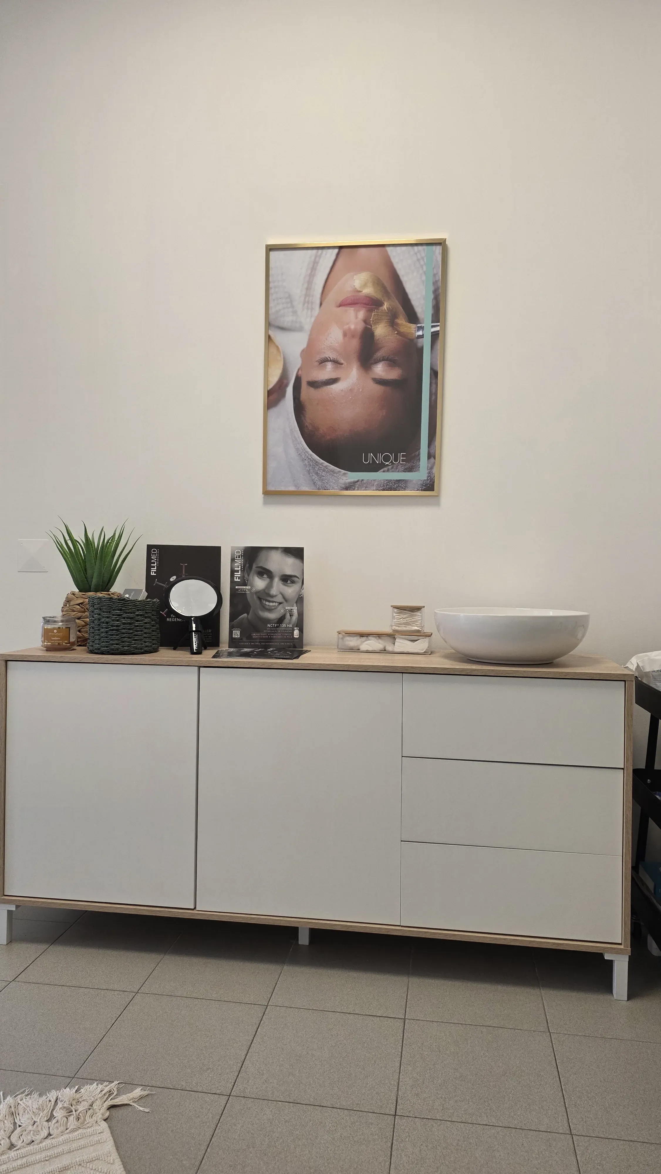 evora reception area full view