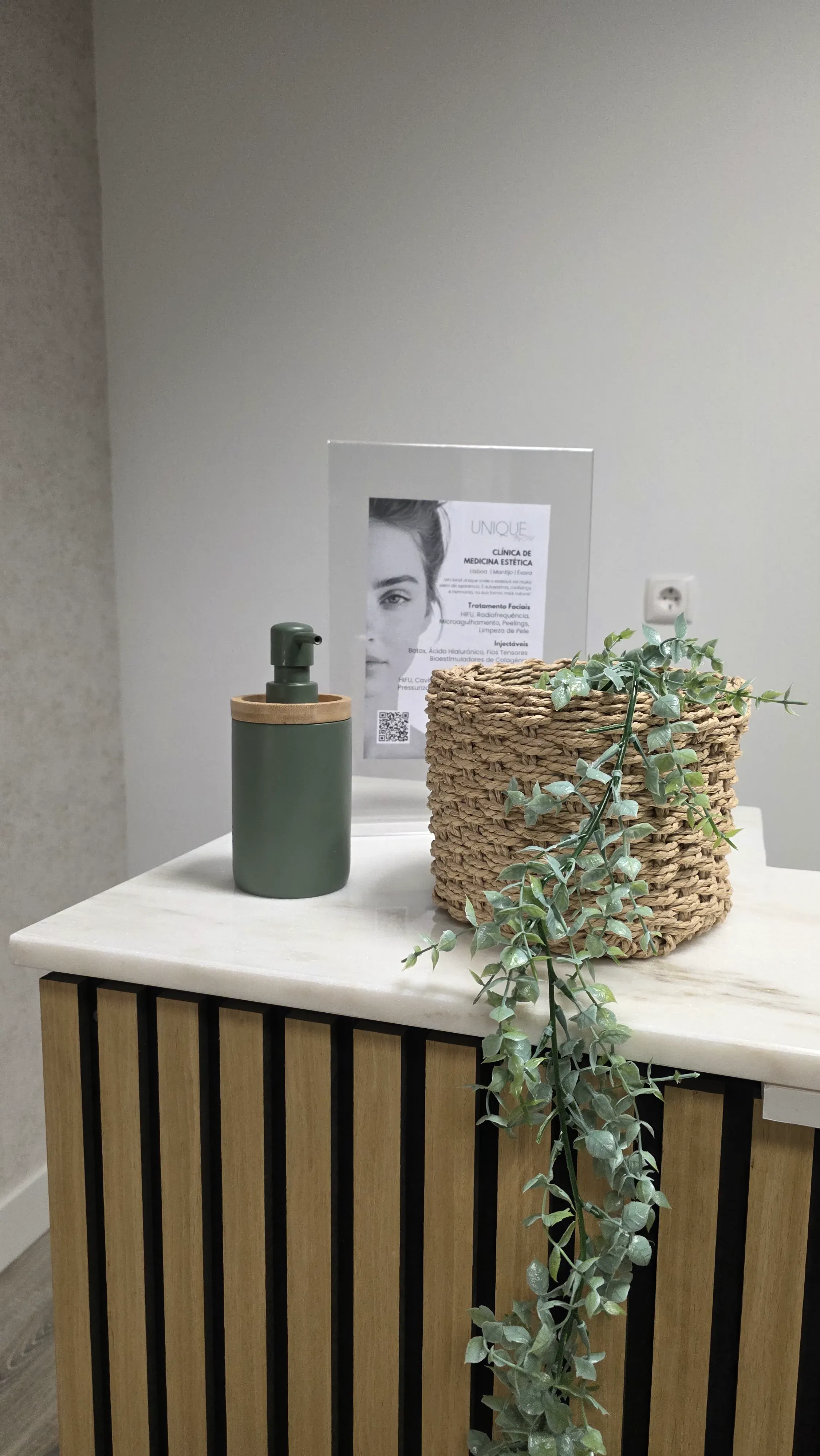 ramada waiting area shelf decor